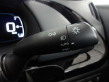 オートライト機能装備です!車外の明るさに応じて、自動的にライトの点灯・消灯をしてくれます♪