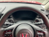 運転席の手元でシフトアップシフトダウンの操作が可能なパドルシフトを装備しています♪