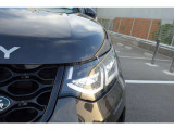 日中でも薄暗い場所や天気が悪いときに、オートヘッドランプが点灯していることで、他の車両や歩行者に自車の存在を知らせやすくなります。これが事故防止に寄与します。