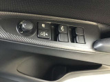 パワーウィンドウやドアミラーのスイッチ等は運転席右側へ集中してます
