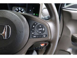 Hondaセンシングの機能のひとつ、アダプティブクルーズコントロール付!アクセルから足を離しても設定したスピードと前車との車間を保ち走行してくれます!車線維持もアシスト☆高速道路で疲労軽減ですね☆