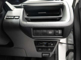 オートマチックハイビームとは、先行車や対向車のライトを認識し、ハイビームとロービームを自動で切り替える機能です。夜道の視界を確保します。詳細は販売店スタッフまでおたずねください。