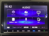 ハイエンドモデル。大型の9インチHD液晶モニターと、光の反射を抑えて画面の見やすさを向上させる技術(ダイレクトボンディング)を採用。