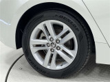 タイヤサイズは205/55R16!純正アルミホイール!残り溝は5ミリ程度です!