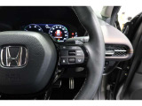 Hondaセンシングの機能のひとつ、アダプティブクルーズコントロール付!アクセルから足を離しても設定したスピードと前車との車間を保ち走行してくれます!車線維持もアシスト☆高速道路で疲労軽減ですね☆