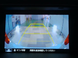 バックカメラの画像です。ガイドラインがスムースな車庫入れをサポートいたします 車庫入れの安心感がアップしますね☆