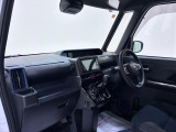 ダイハツのお店では、ダイハツ車を知り尽くしたプロフェッショナルが、専用の診断機器を使って各システムを点検しております。