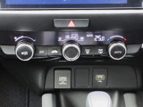 オートエアコン装備♪室内温度を設定すれば自動的に風量の調整をしてくれます♪車内をいつでも快適に保てます♪