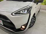 【LEDヘッドライト】悪天候や夜間走行時も良好な視界を確保し安心して運転できる高輝度LEDヘッドライトを装備!点灯速度が早く、消費電力も抑えられています。