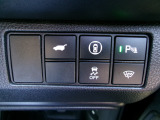 パーキングセンサーや横滑りを防ぐVSA等のスイッチ類は運転席の右側、手の届きやすい位置にあります。