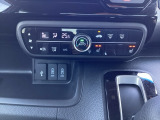 運転席・助手席にはシートヒーター付き。寒い冬には嬉しい機能です!