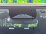 【ホンダセンシング】走行中に前方の車両等を認識し、衝突しそうな時は警報とブレーキで衝突回避と被害軽減をアシスト。より安全にドライブをお楽しみいただけます。
