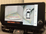 パノラミックビューモニター付きです。車両を上から見たような映像をディスプレイオーディオ画面に表示。運転席からの目視だけでは見にくい、車両周辺の状況をリアルタイムでしっかり確認できます。