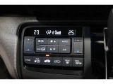 運転席と助手席の温度設定の変更が可能な左右独立タイプのデュアルエアコンです♪♪♪暑がりな人・寒がりな人も誰もが車内を快適にお過ごしいただけます♪♪♪