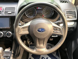 インテリアに合わせたデザインのステアリングは、運転される方のことも考え、運転しやすい形状、大きさです。是非一度、実際に触ってお確かめください。