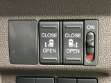 【両側パワースライドドア】スマートキーや運転席のスイッチで後席両側スライドドアの開閉が可能♪電動だから力を入れてドアを開ける必要が無く、小さなお子様でも簡単に開け閉めでき快適です♪