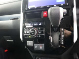 左右独立温度コントロールフルオートエアコンです。運転席、助手席それぞれで独立して温度設定ができます。冷え性の方が乗っても安心ですね♪