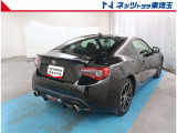 【リヤ】オプションのリヤスポイラーが付いています。