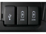スマートフォンなどの音楽再生が可能なUSB接続ジャック装備車両です♪♪♪