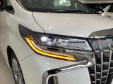 夜間走行や山道走行でも視界良好のLEDヘッドライト&LEDフォグランプ付き!
