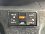 【両側パワースライドドア】スマートキーや運転席のスイッチで後席両側スライドドアの開閉が可能♪電動だから力を入れてドアを開ける必要が無く、小さなお子様でも簡単に開け閉めでき快適です♪
