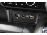 スマートフォンなどの音楽再生が可能なUSB接続ジャック装備車両です♪♪♪