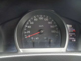大型で視認性に優れたスピ-ドメータ-。さらなるエコドライブへ導く車両情報ディスプレイも備えております。お問い合わせは03-5672-1023へ