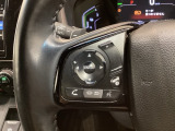 ステアリングにオーディオ操作スイッチが付いています。オーディオ画面に直接タッチしなくても操作が出来ますので、運転に集中できます。