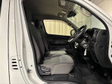 運転席も広々でゆったりとした気分で運転できます☆