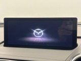 【メーカー純正ナビ】インテリアに溶け込むスタイリッシュな「専用設計」メーカーナビを装備♪視認性や操作性など基本性能にも優れ、より上質なカーライフをお楽しみいただけます。