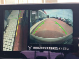 左サイドカメラとフロントカメラ運転席から死角となりやすい車両左前部分や前方部分もバッチリ見えます♪