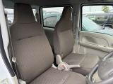 運転席シート廻りは使用感も少なく、良好な状態となっています。前オーナー様が丁寧に使っていたことがよくわかりますね。