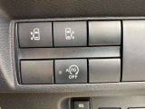 ハンズフリー両側オートスライドドアです。荷物やお子様抱っこで両手がふさがっていても、片足を振り入れるだけでドアが開閉できます。