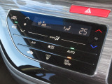 操作部に静電式タッチパネルを採用したフルオート・エアコンディショナー。Honda インターナビ同様、スマートフォン感覚の直感操作を実現しています。