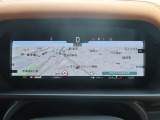 インタラクティブドライバーディスプレイのフル液晶メーターです。地図を表示することができますので、目線をナビゲーションまで移動せず少し下へ向ければ地図情報を確認いただけます。』
