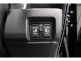 ◆◆両側電動スライドドア!!荷物で手が塞がる時など簡単にドアの開閉が出来ます!何より力いらずで開閉OK!女性やお年寄りにも優しい♪電動機能はOFFにもできますから元気なお子様の駆け出しも安心!