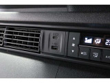 スマートフォンなどの音楽再生が可能なUSB接続ジャック装備車両です♪♪♪