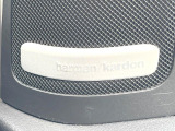 ●harman/kardonサウンドシステム:オーディオ専門メーカーが手掛けるプレミアムスピーカーを装備。多数のスピーカーから、音の粒立ちまで分かる高品質な音楽をお楽しみいただけます。