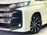 【LEDヘッドライト】悪天候や夜間走行時も良好な視界を確保し安心して運転できる高輝度LEDヘッドライトを装備!点灯速度が早く、消費電力も抑えられています。