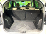積み下ろしのしやすいデッキにはたっぷりと荷物を積み込んでいただけます。遊びから仕事まで、様々なシーンで頼れます♪