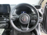ステアリングから手を離さず、運転に集中したままオーディオ等の操作や安全装置の設定などが行えます。