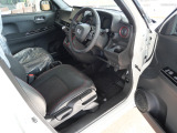 運転席も広いので毎日の運転も快適です(*&acute;з`)新品フロアマットついています!