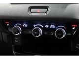 運転席と助手席の温度設定の変更が可能な左右独立タイプのデュアルエアコンです♪♪♪暑がりな人・寒がりな人も誰もが車内を快適にお過ごしいただけます♪♪♪