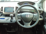 視認性の良いメーターで、運転中も情報がひと目で確認できて安心。見やすさにこだわったデザインで、毎日のドライブがもっと快適に