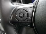 ステアリングスイッチ付き。手を離さずにさまざまな操作が可能です。