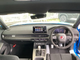 お客様に安全で快適なカーライフをお送りいただくために、中古車にも高いレベルの品質基準を設け、その基準に従って、全ての中古車について納車前整備を実施しています。