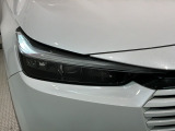 LEDヘッドライトは、点灯の瞬間から最大光量を発揮し、突然暗くなるトンネルなどでの安定感を高めます。
