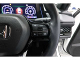 Hondaセンシングの機能のひとつ、アダプティブクルーズコントロール付!アクセルから足を離しても設定したスピードと前車との車間を保ち走行してくれます!車線維持もアシスト☆高速道路で疲労軽減ですね☆