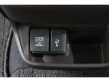 スマートフォンなどの音楽再生が可能なUSB接続ジャック装備車両です♪♪♪