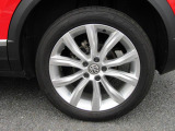 21550R18走行距離も多くないので溝も問題なく、ひび割れも問題ない状態です。